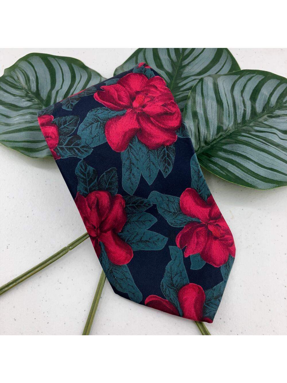 Vintage 417 by Van Heusen Red Green Navy Blue Dark Floral Silk USA Made Neck Tie